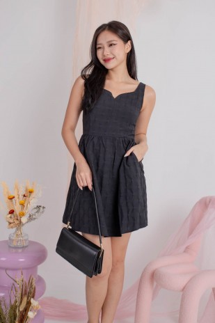 Dowie Textured V-Dip Dress in Black (MY)