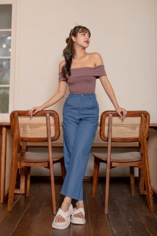 Kayn Off Shoulder Crop Top in Mauve (MY)