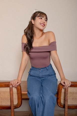 Kayn Off Shoulder Crop Top in Mauve (MY)