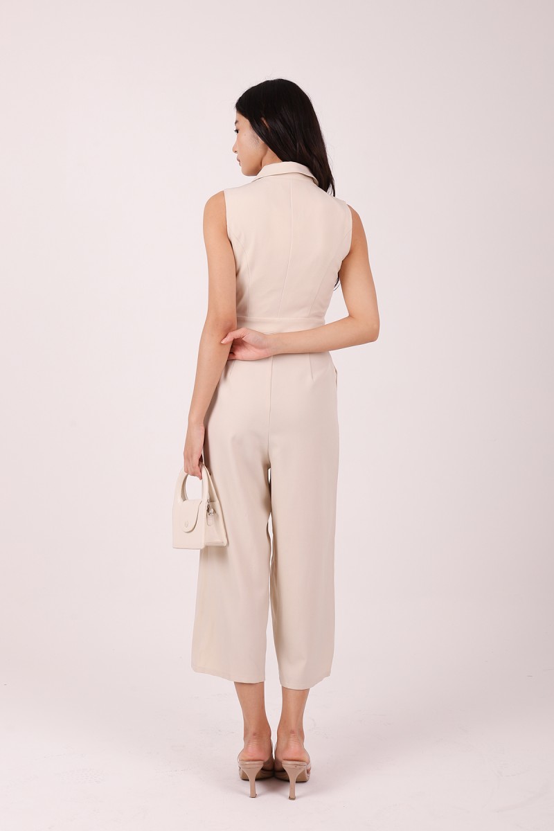 Avestia Collared Sleeveless Jumpsuit in Cream