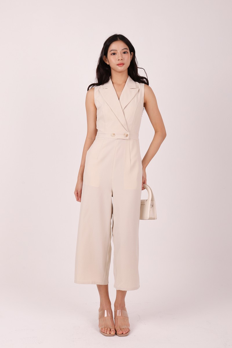 Avestia Collared Sleeveless Jumpsuit in Cream