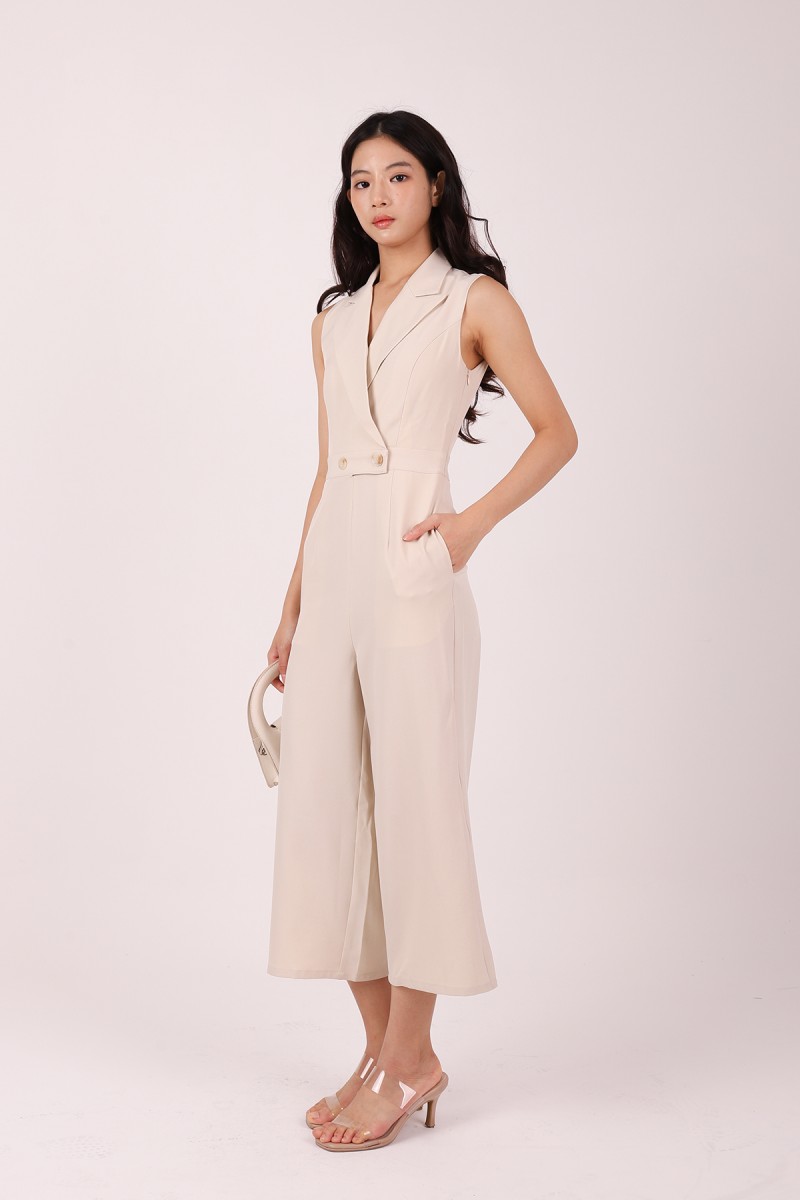 Avestia Collared Sleeveless Jumpsuit in Cream