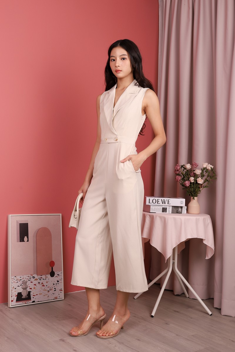Avestia Collared Sleeveless Jumpsuit in Cream