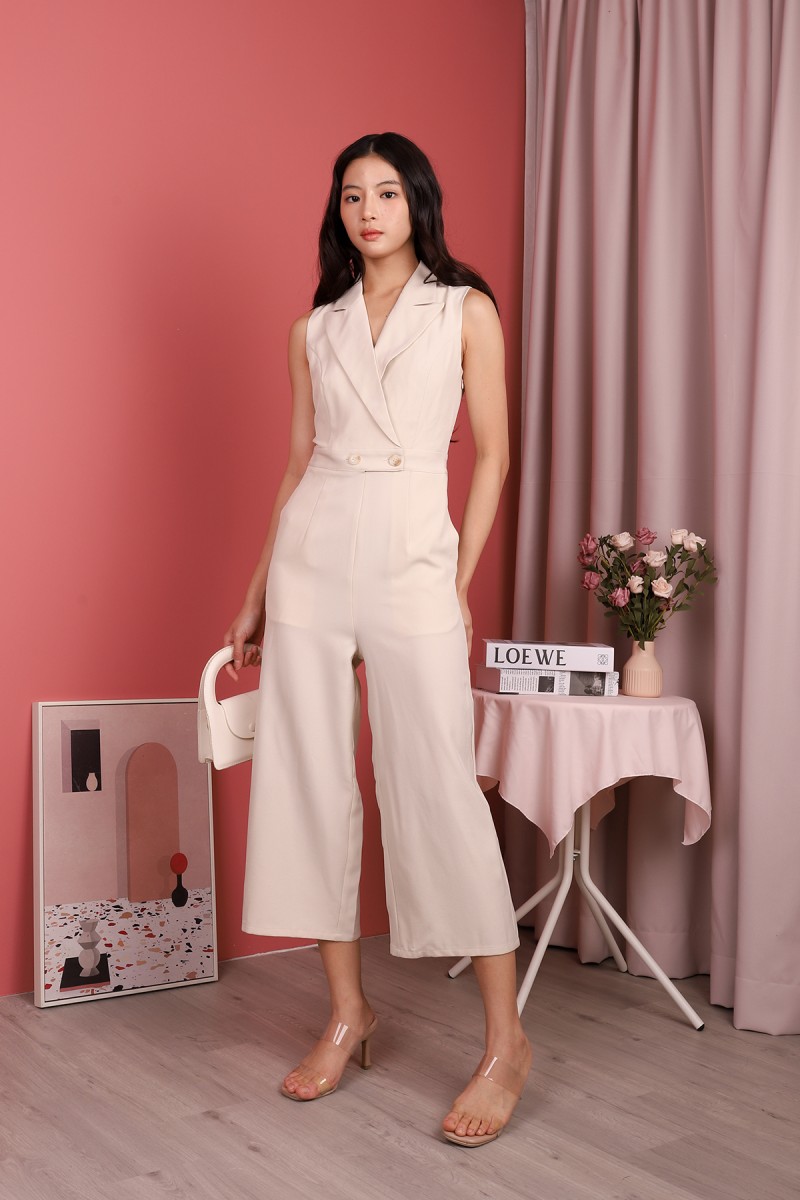 Avestia Collared Sleeveless Jumpsuit in Cream