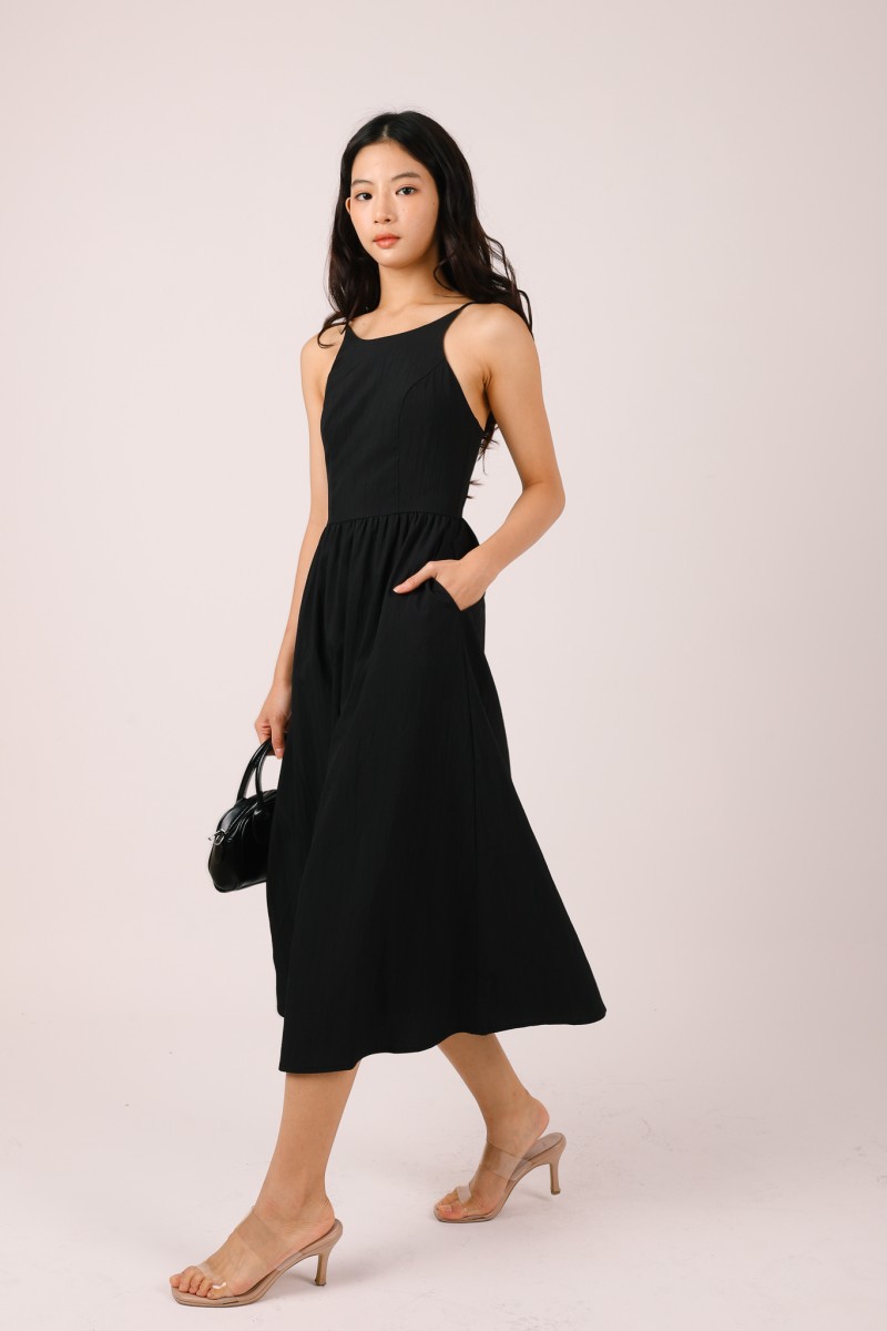 Maelis Sleeveless Flowy Dress in Black