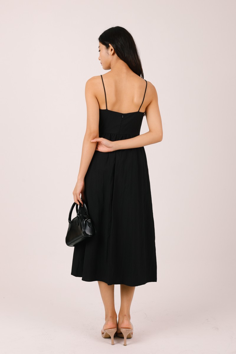Maelis Sleeveless Flowy Dress in Black