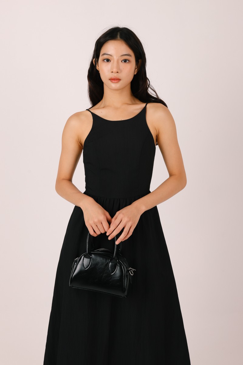 Maelis Sleeveless Flowy Dress in Black