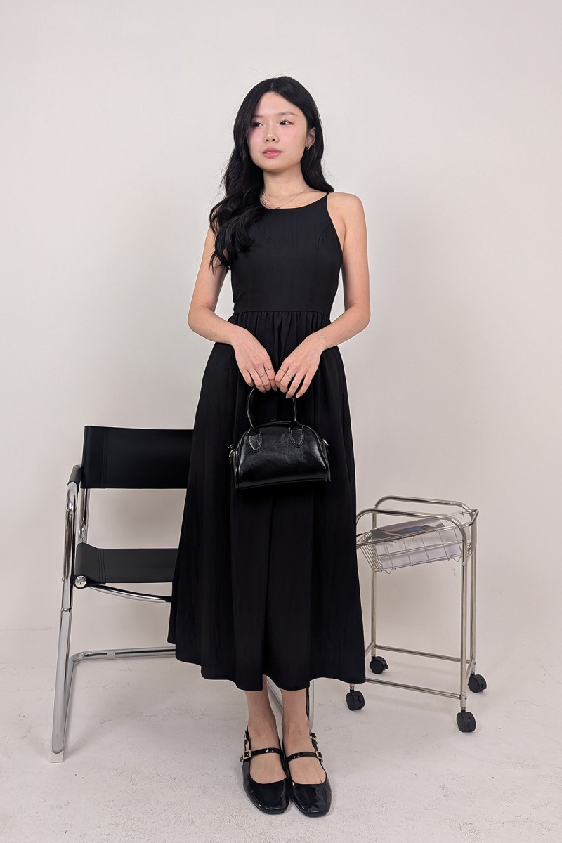 Maelis Sleeveless Flowy Dress in Black