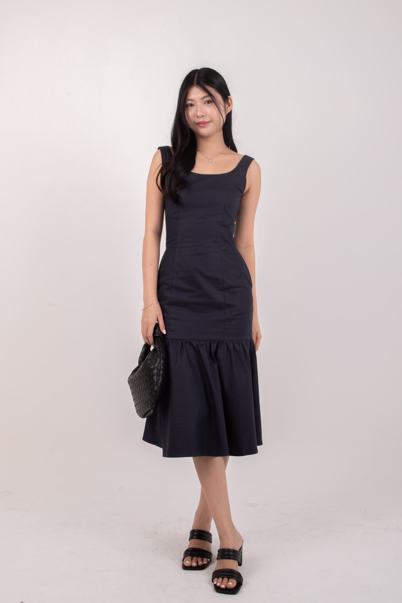 Vaela Panel Mermaid Flare Dress in Midnight