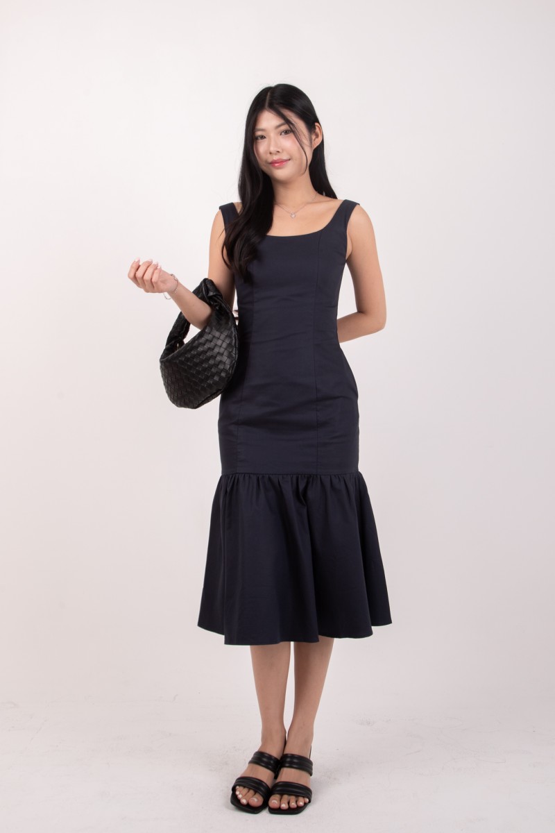 Vaela Panel Mermaid Flare Dress in Midnight