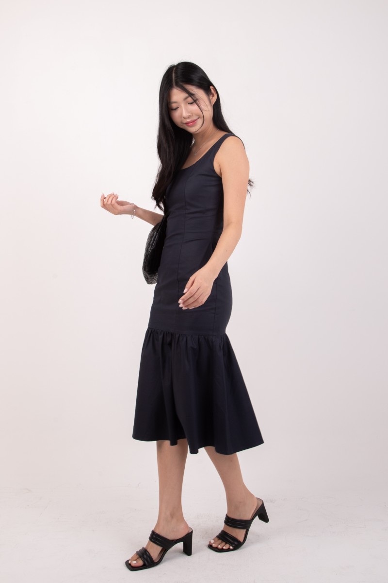 Vaela Panel Mermaid Flare Dress in Midnight
