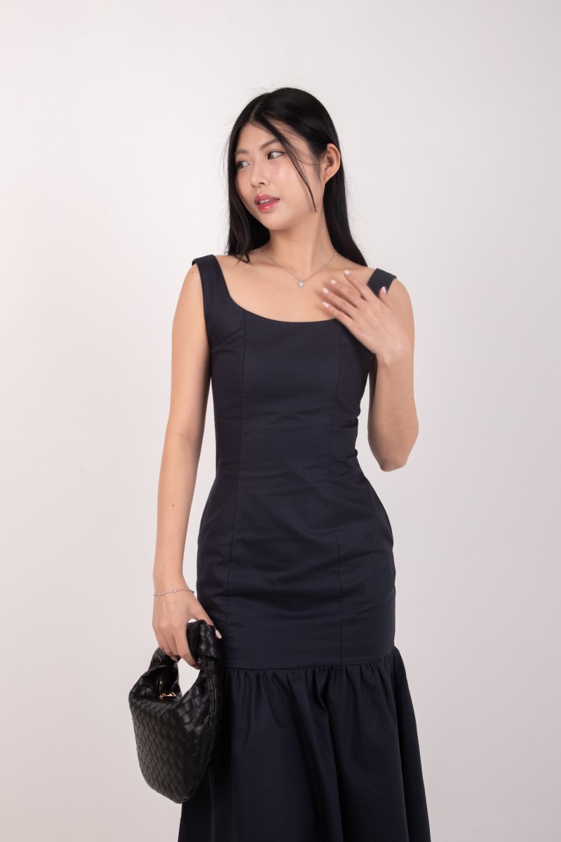 Vaela Panel Mermaid Flare Dress in Midnight