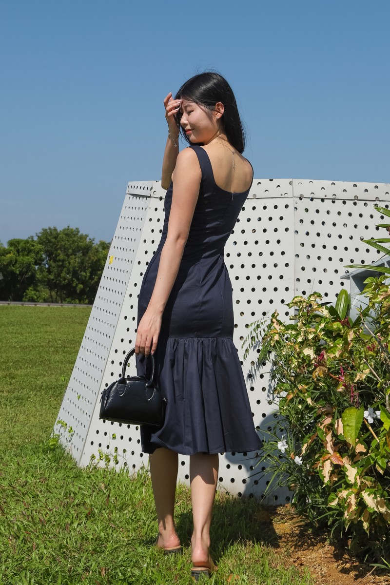 Vaela Panel Mermaid Flare Dress in Midnight