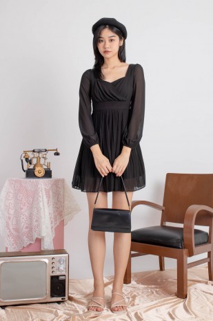 Ayra Sleeved Pleated Dress in Black (MY)