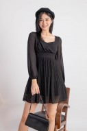 Ayra Sleeved Pleated Dress in Black (MY)