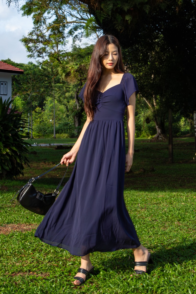 Sorelle Sweetheart Puff-Sleeve Maxi Dress in Midnight