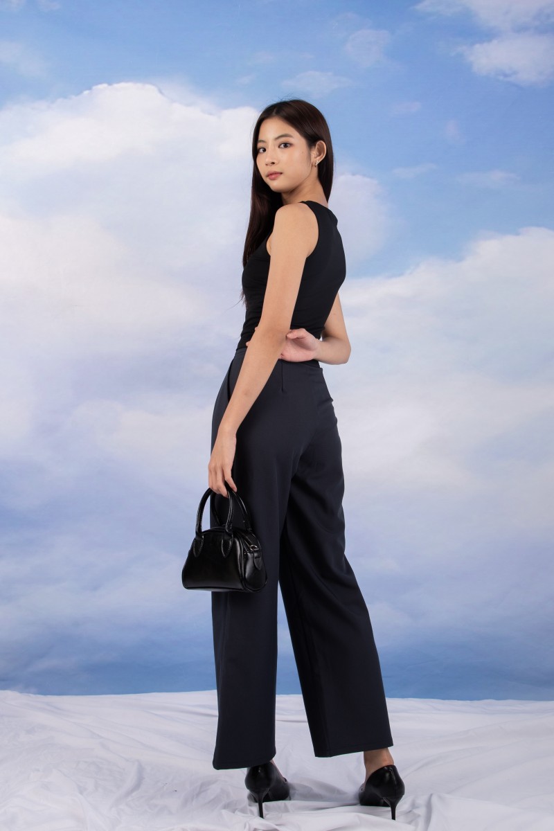 Novee Ruched Side Tank Top in Black