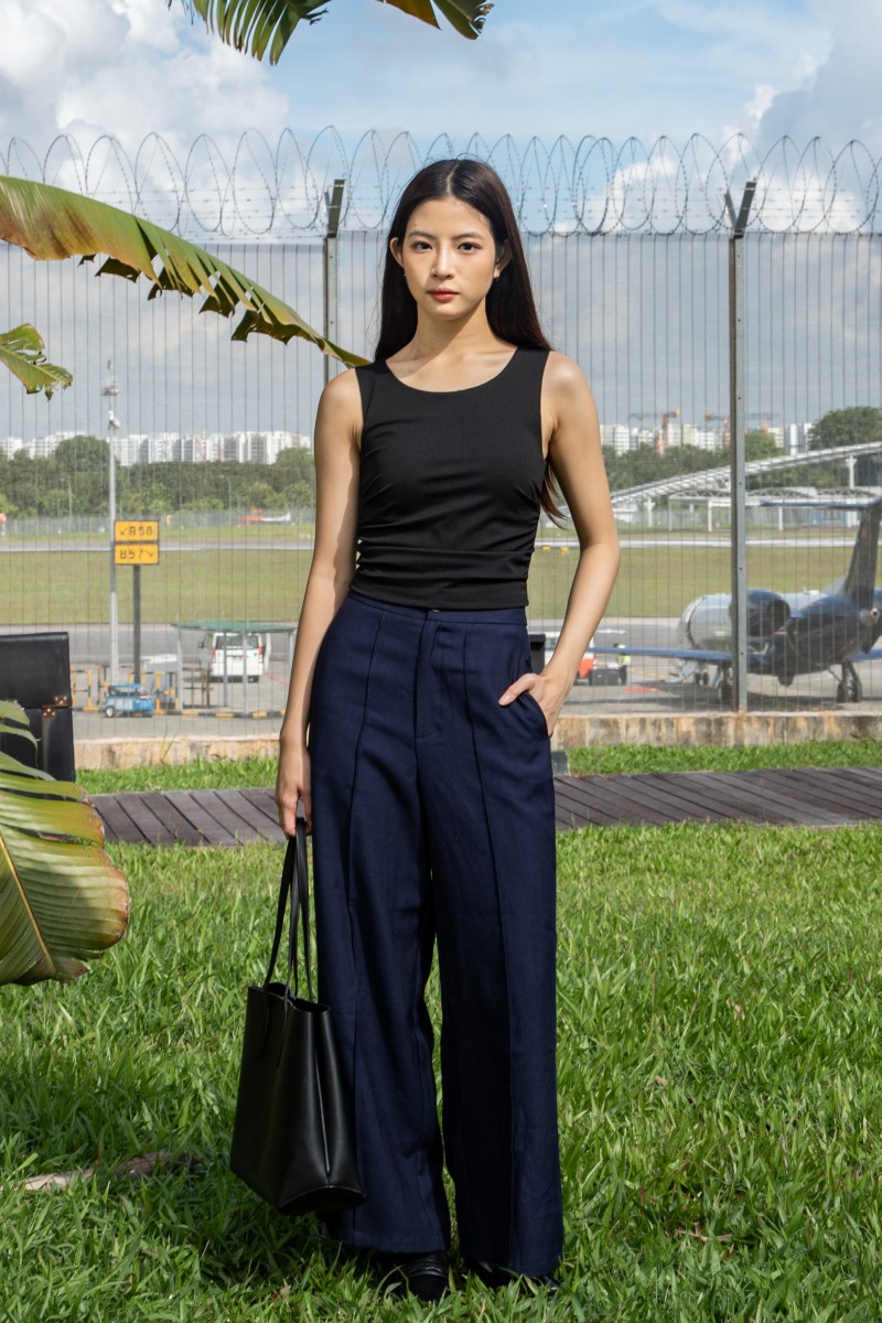 Novee Ruched Side Tank Top in Black