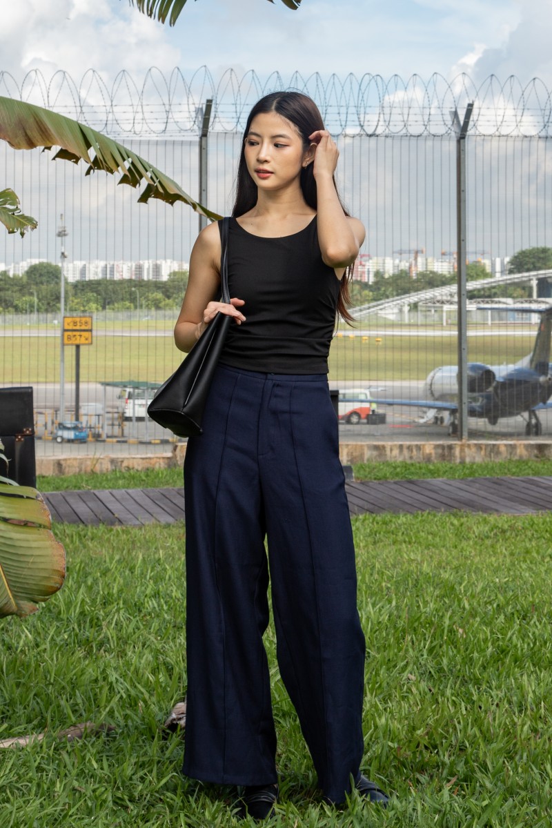 Novee Ruched Side Tank Top in Black