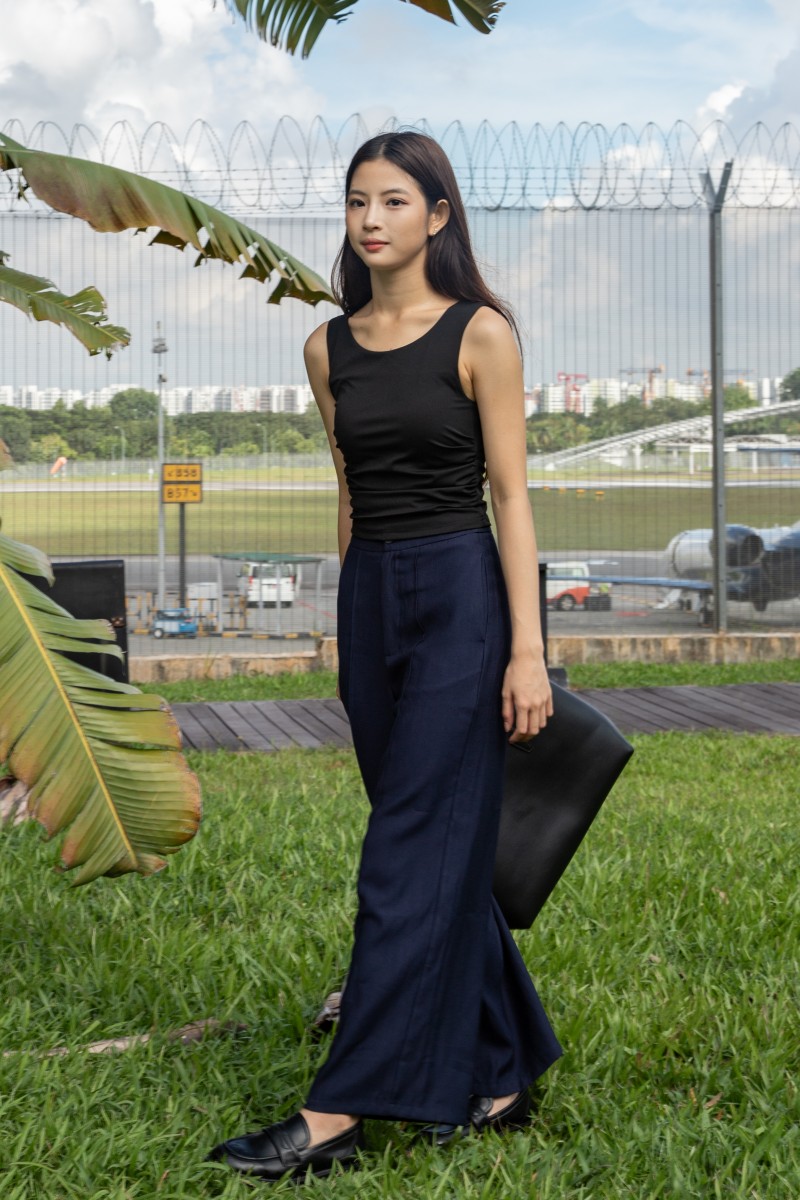Novee Ruched Side Tank Top in Black