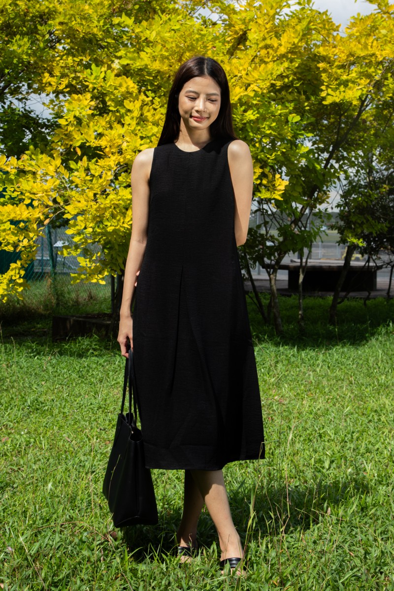Elanna Linen Midi Dress in Black
