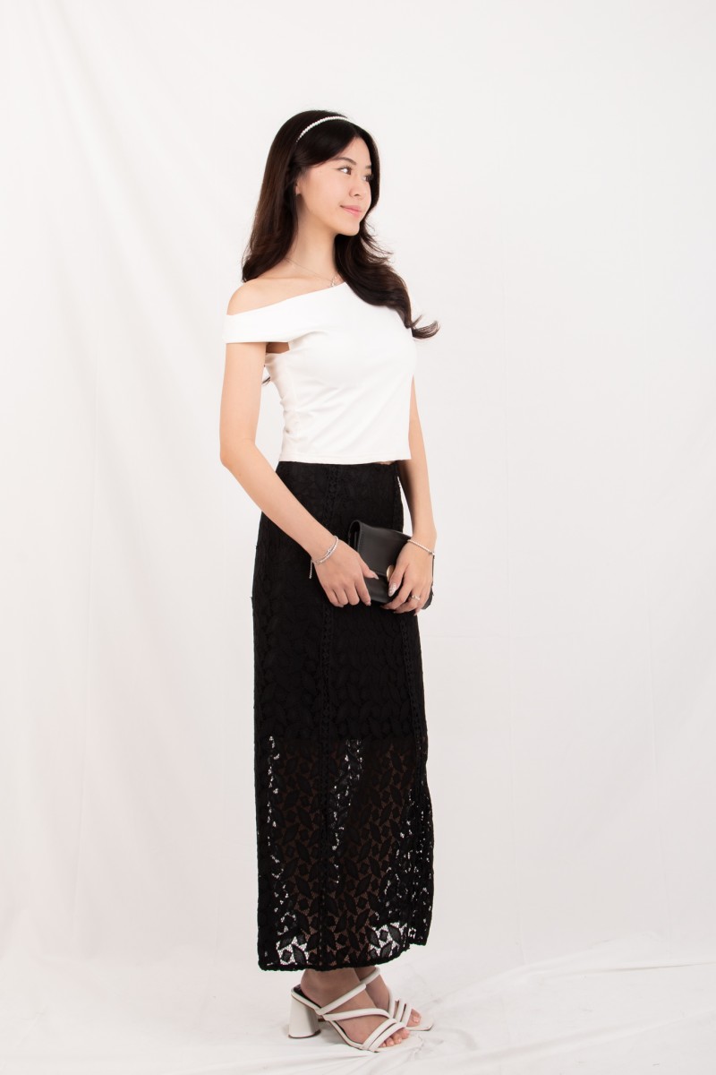 RESTOCK4: Finlay Side Twist Top in White