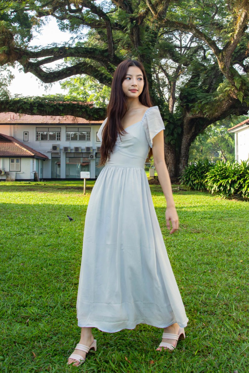 Sorelle Sweetheart Puff-Sleeve Maxi Dress in Pale Grey-Blue