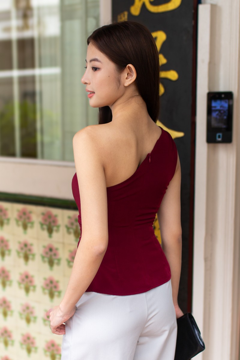RESTOCK1: Lavinia Ruched Padded Top in Wine