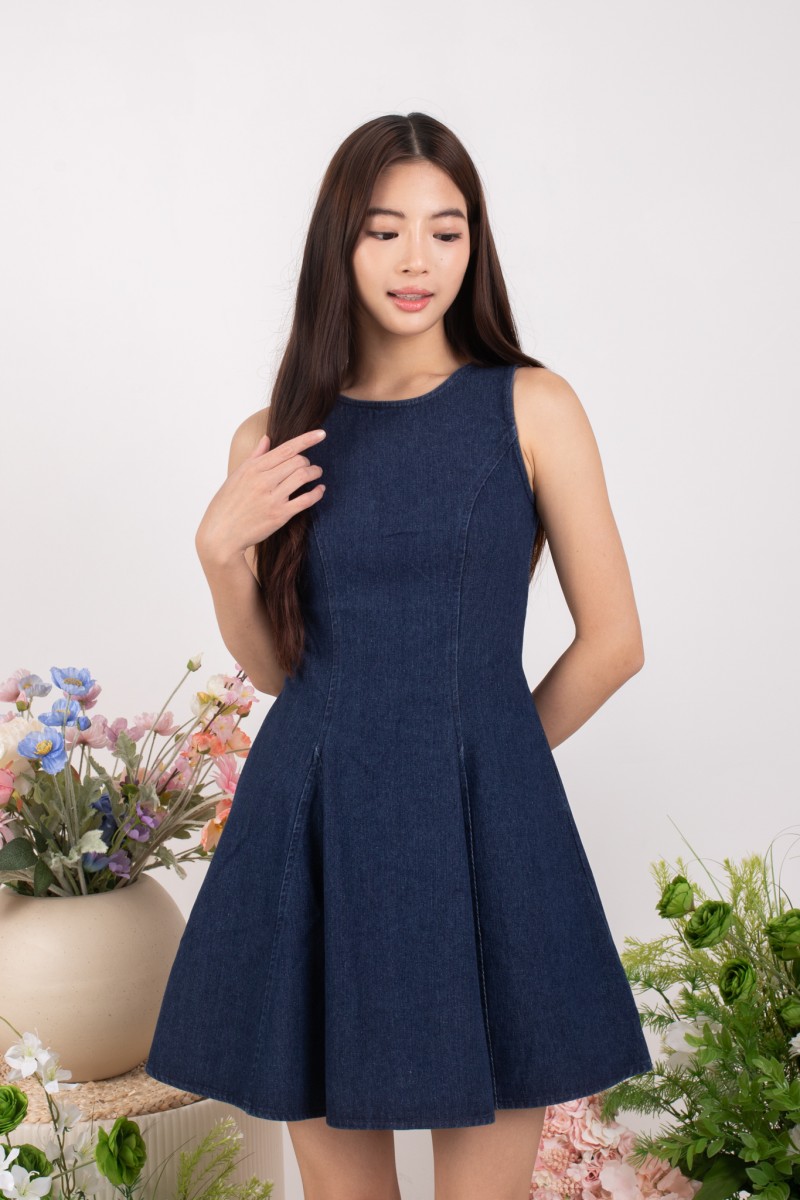 Zayla Structured Panel Denim Dress in Dark-Wash