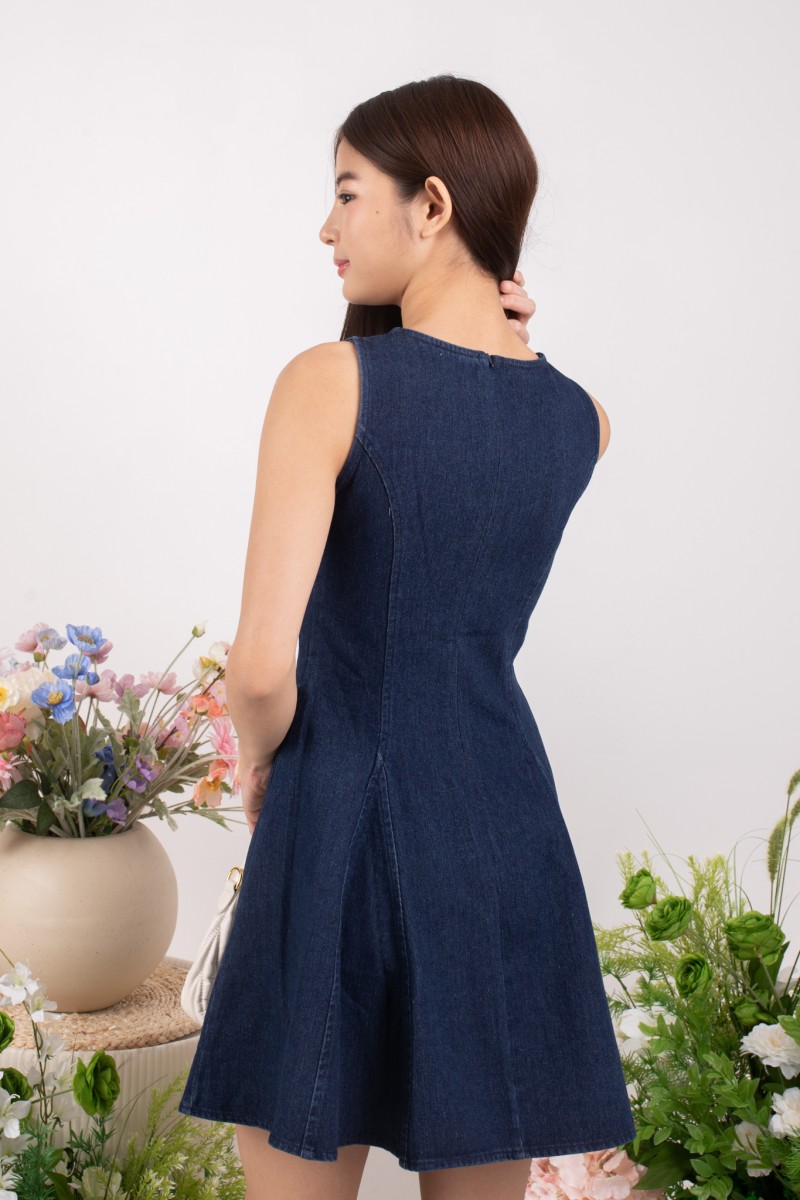 Zayla Structured Panel Denim Dress in Dark-Wash