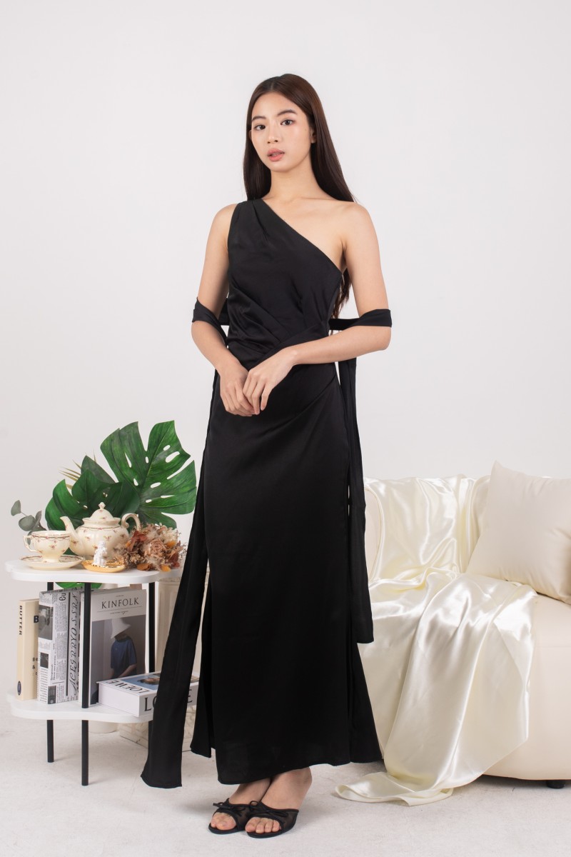 Rosavelle Drape Gown in Black