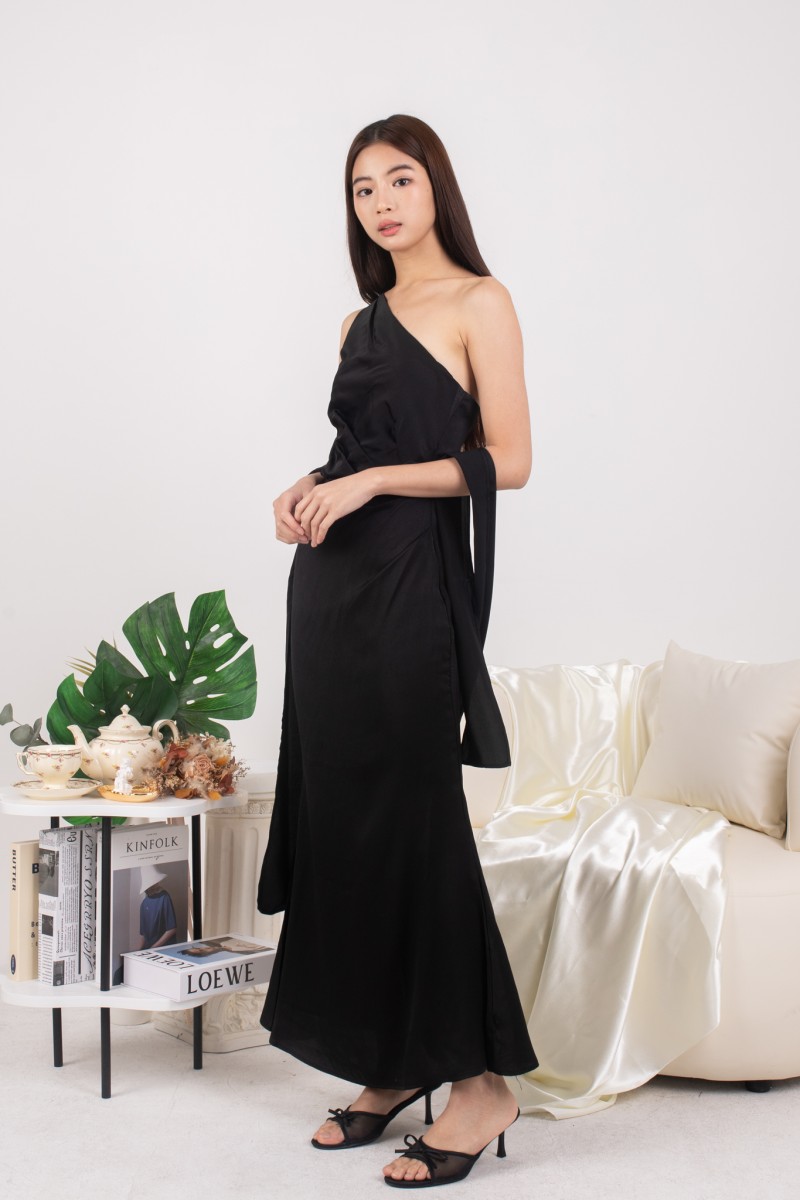 Rosavelle Drape Gown in Black