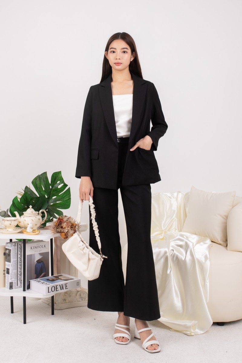 BACKORDERS: Whitley Essential Blazer in Black