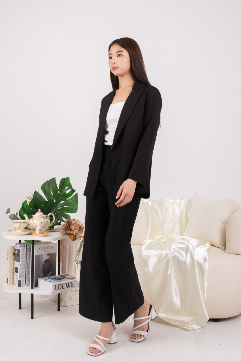 BACKORDERS: Whitley Essential Blazer in Black