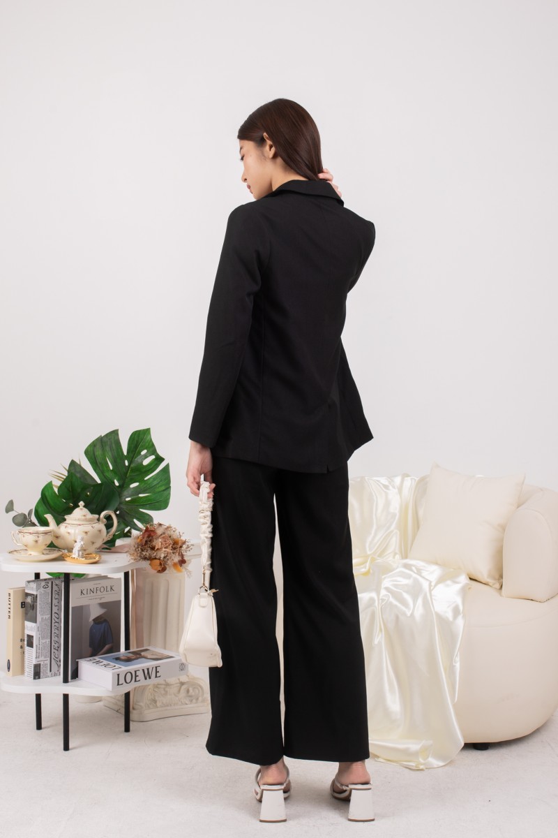 BACKORDERS: Whitley Essential Blazer in Black