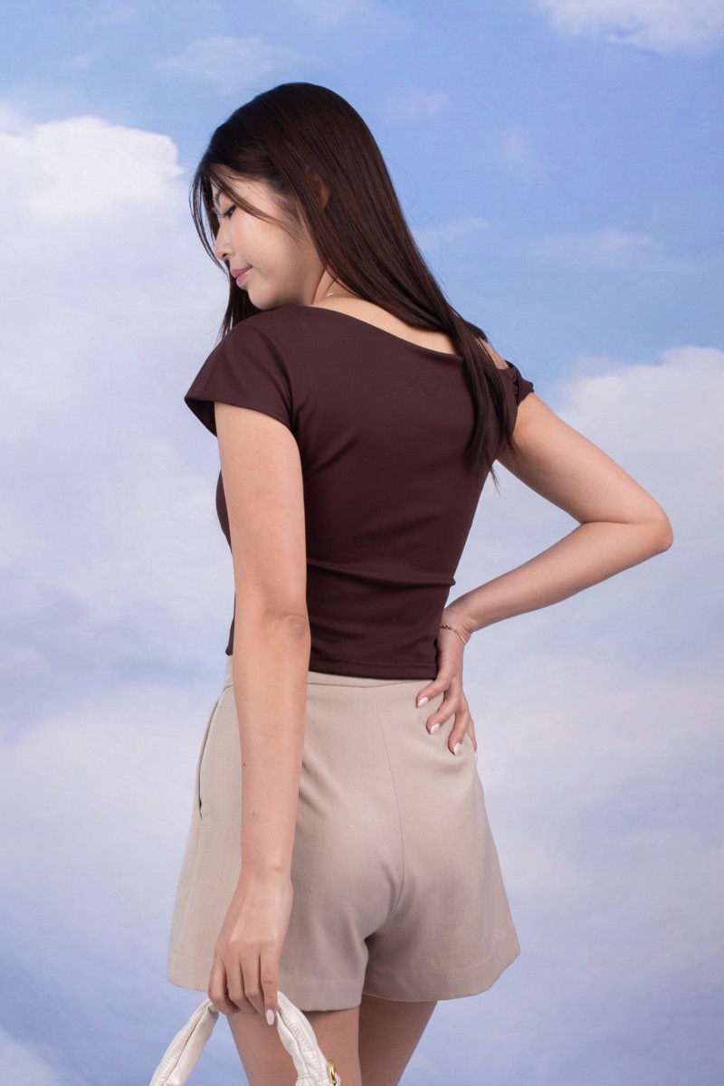 RESTOCK4: Finlay Side Twist Top in Mocha