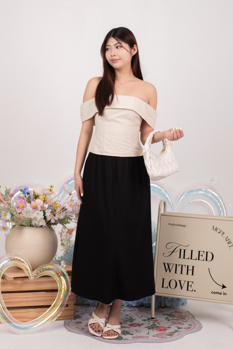 Floris Flowy Skirt in Black