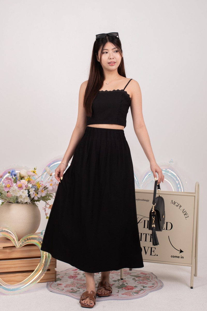 Floris Flowy Skirt in Black