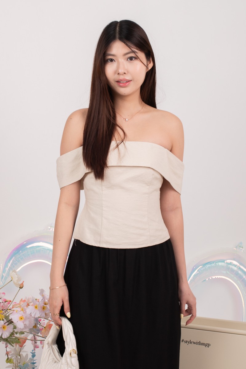 Floris Flowy Skirt in Black