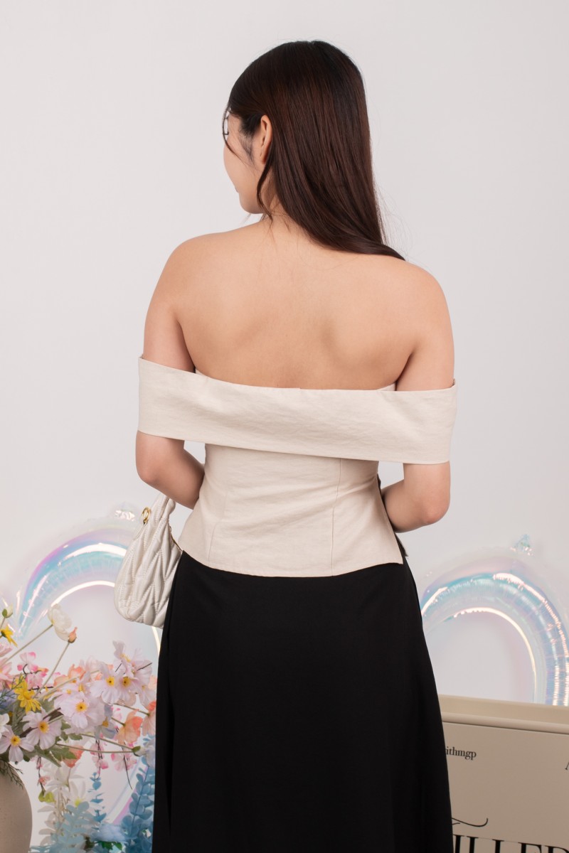 Floris Flowy Skirt in Black
