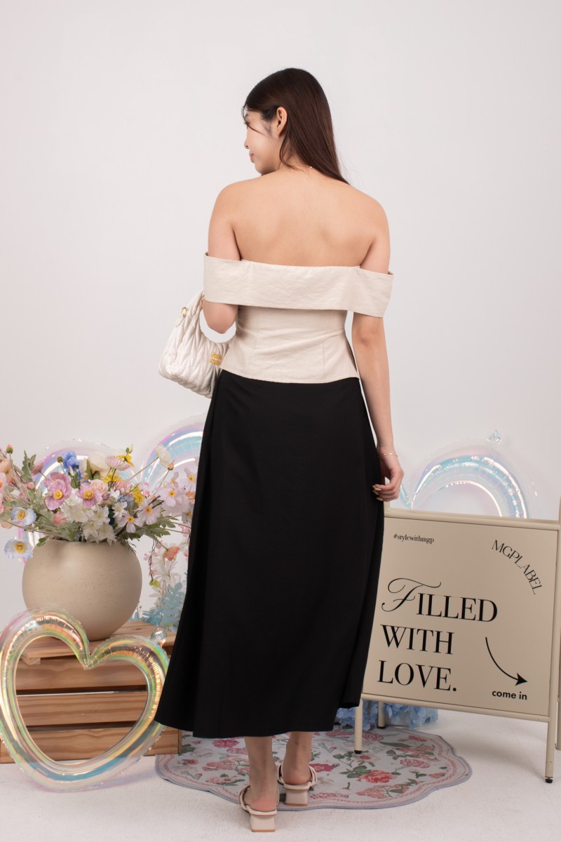 Floris Flowy Skirt in Black