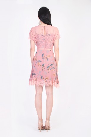 Yannes Floral Lace Dress in Pink