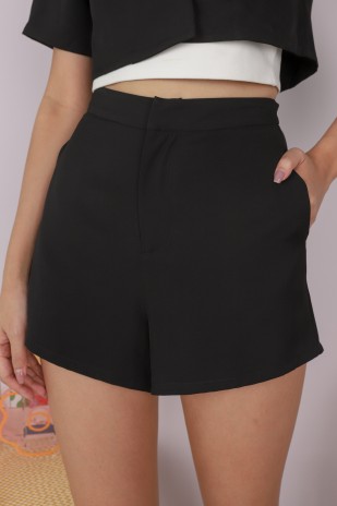 Cieran Essential Shorts in Black