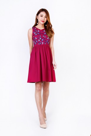 Rin Floral Embroidered Dress in Magenta (MY)
