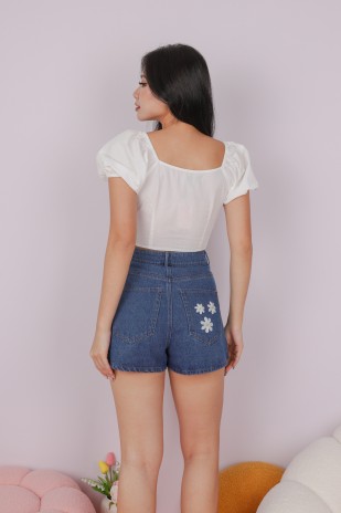 Romi Embroidered Scallop Top in White (MY)