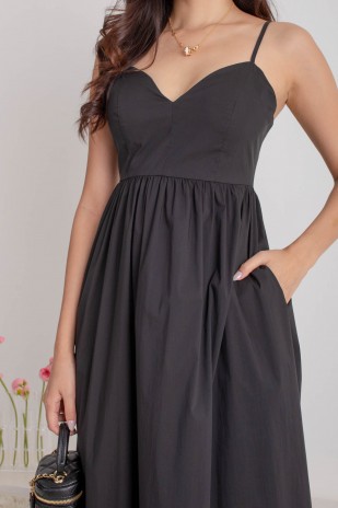 Keyrie Padded Flare Maxi Dress in Black
