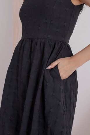 Dowie Textured V-Dip Dress in Black