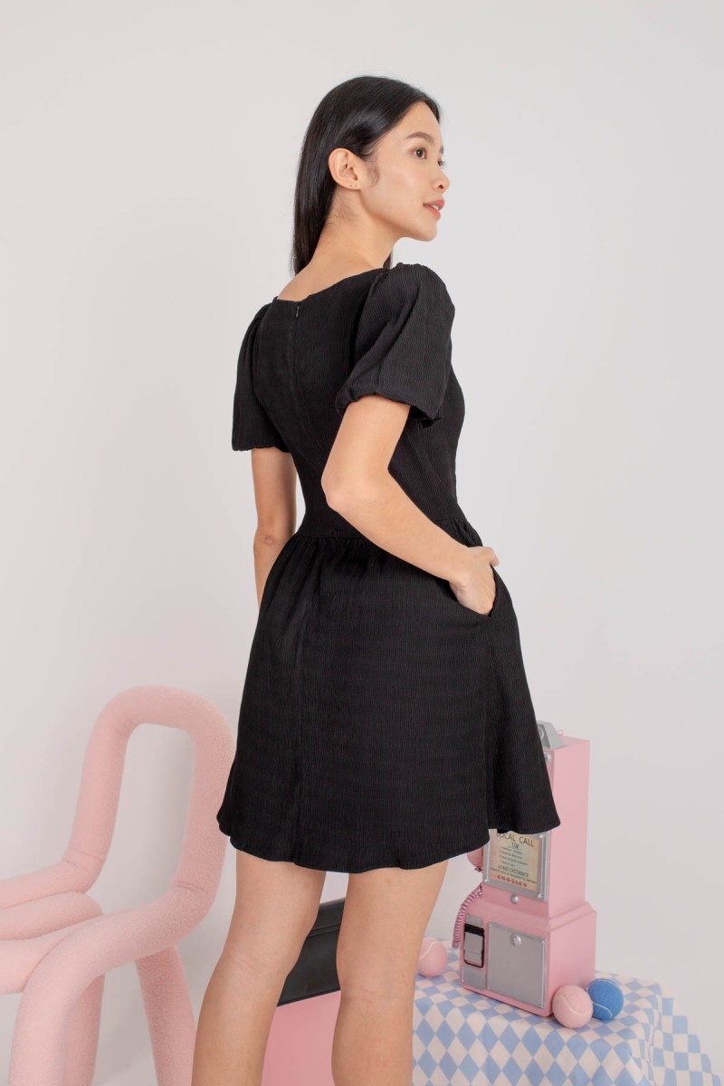 Cerra Textured Puff Dress in Black