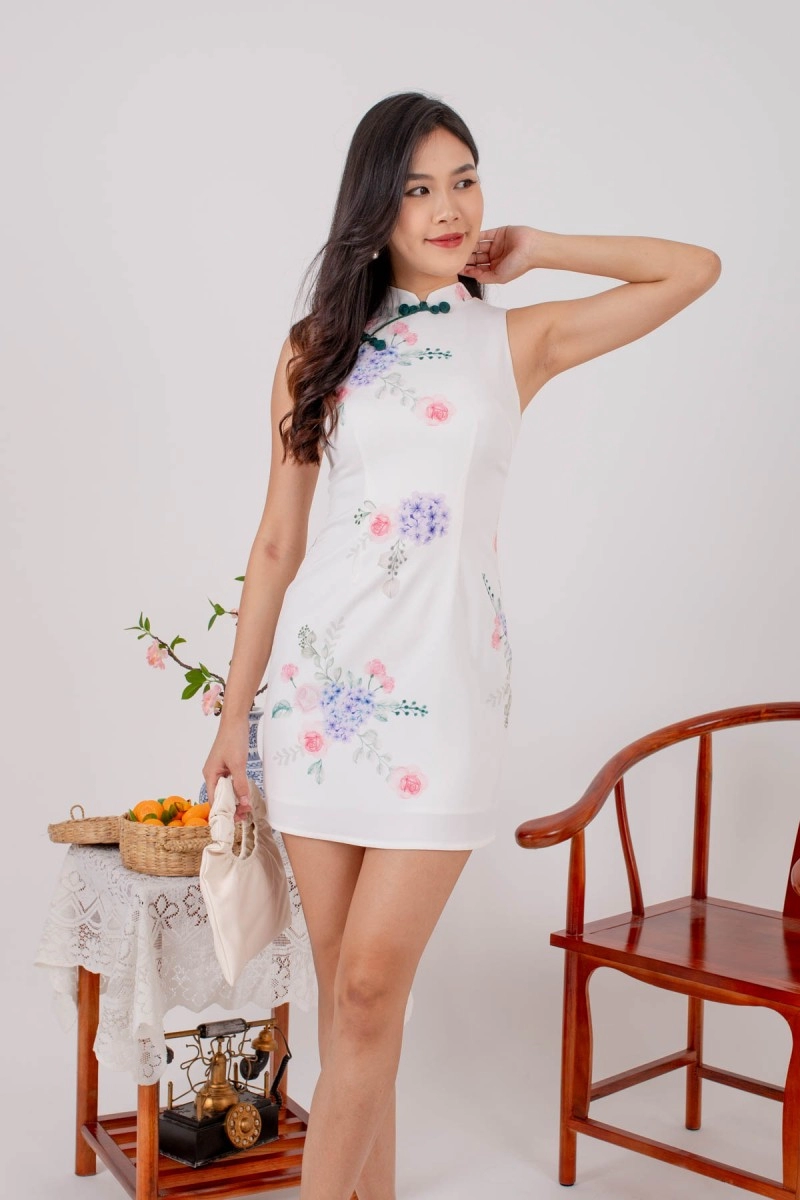 Fang Floral Cheongsam in White