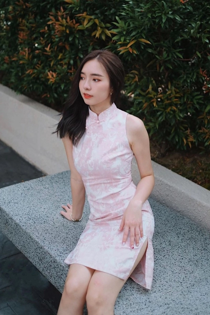 RESTOCK: Kiesha Floral Slit Cheongsam in Pink